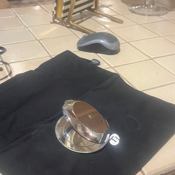 Jane iredale powder in silver compact - Picture 3 of 3